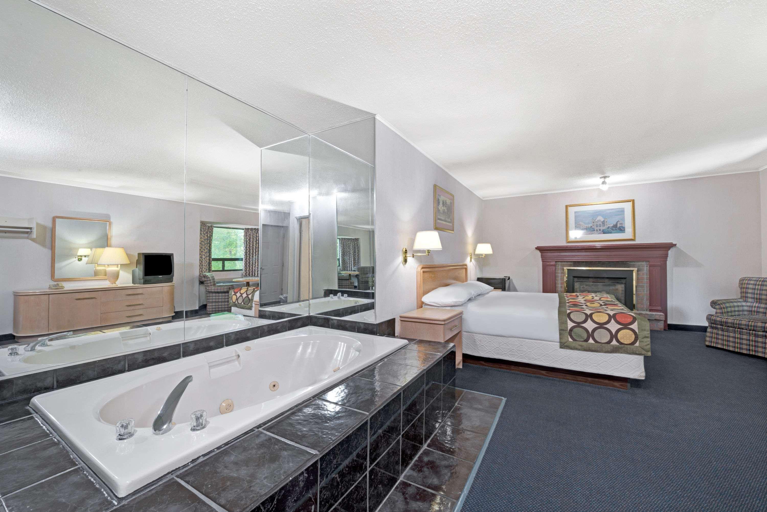 Super 8 By Wyndham Niagara Falls North Exterior foto